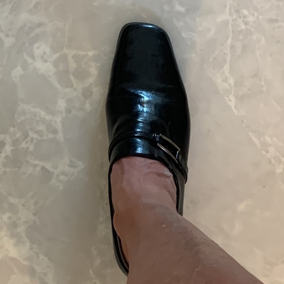 Black patent dress shoes. Size 9. SoftMoc - Picture 5 of 5